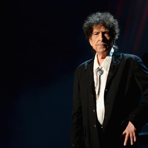Bob Dylan Sings But Doesn't Speak at Perth Show