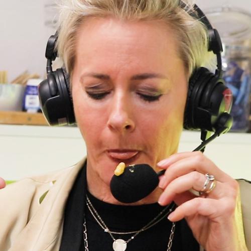 Amanda Keller Makes Us Mac 'N Cheetos!