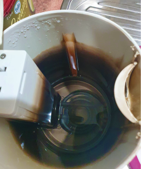 ATTENTION Check Your Kettle IMMEDIATELY, This Hack Will Make It Super Easy To Clean!