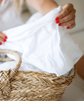 Aussie Mum REVEALS Secret To Keep Clothing & Bed Linen SPARKLING White!