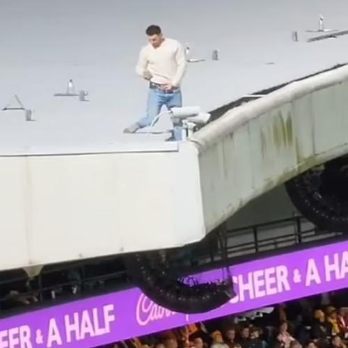 Man Appears To Urinate From The Top Of SCG Grandstand During Wallabies v England Match